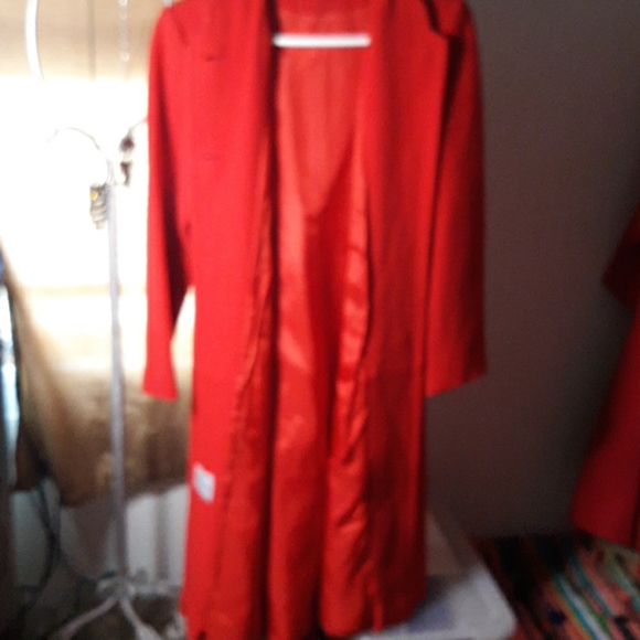 VINTAGE WOMEN  RED TRENCHCOAT - Picture 6 of 11